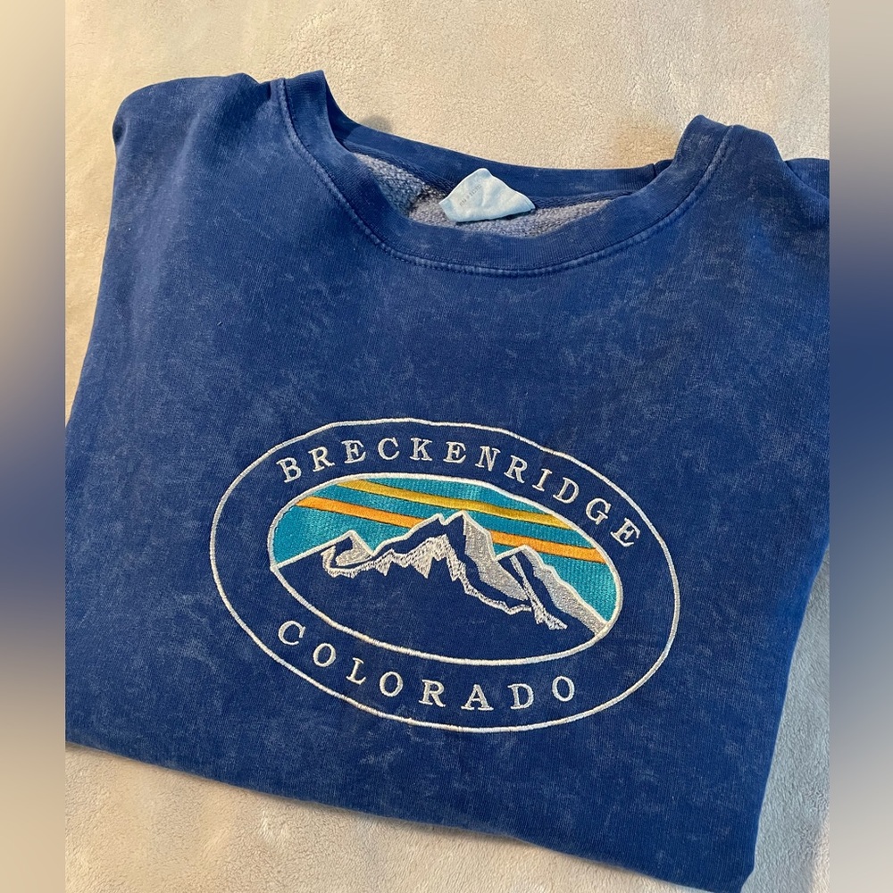 Breckenridge Crewneck Sweater - Vintage Style, Embroidered